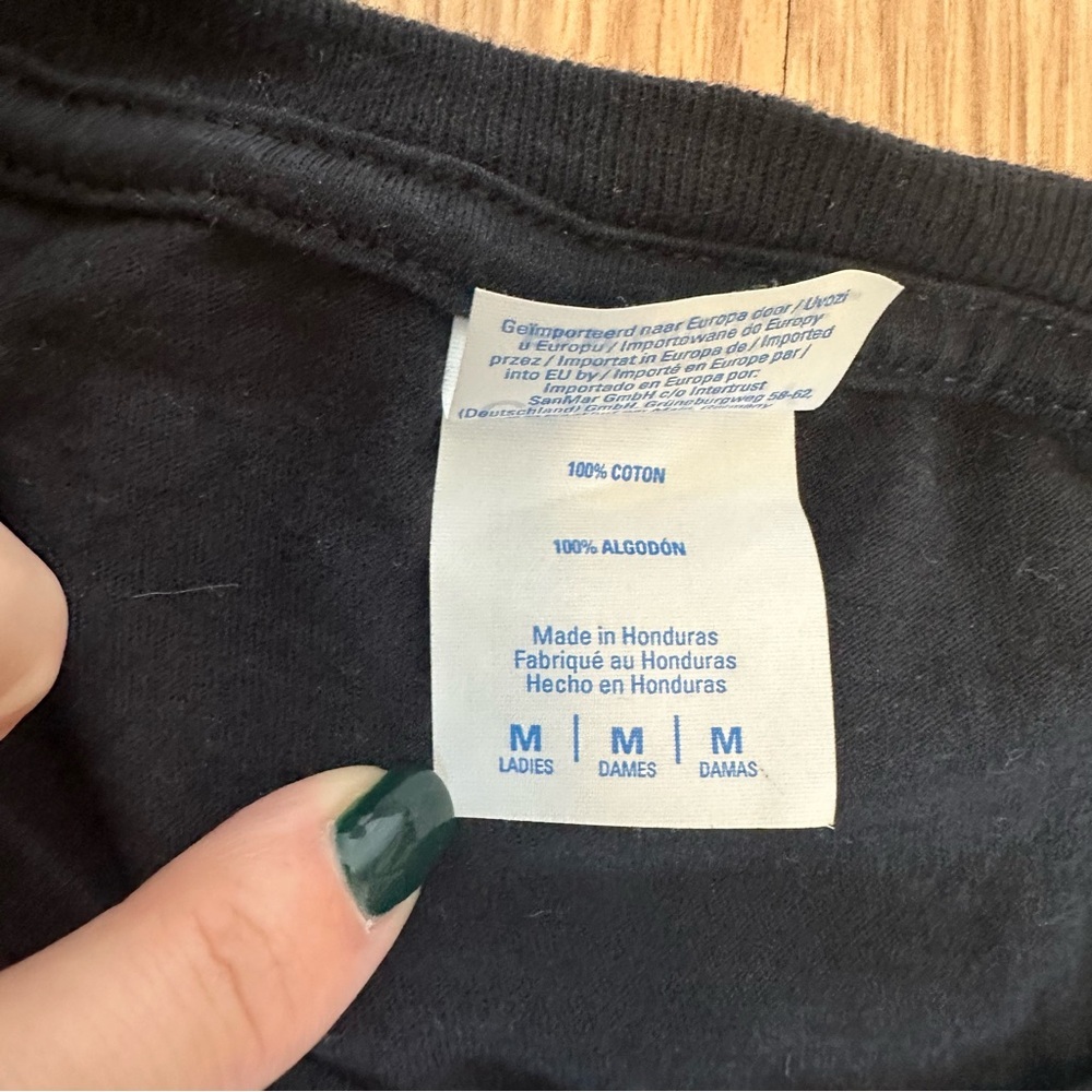 FRIENDS Happy Thanksgiving Graphic Tee Women’s Size Medium - Picture 4 of 4